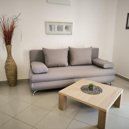 Hektorovic Poolside Apartments Bol Bagian luar foto