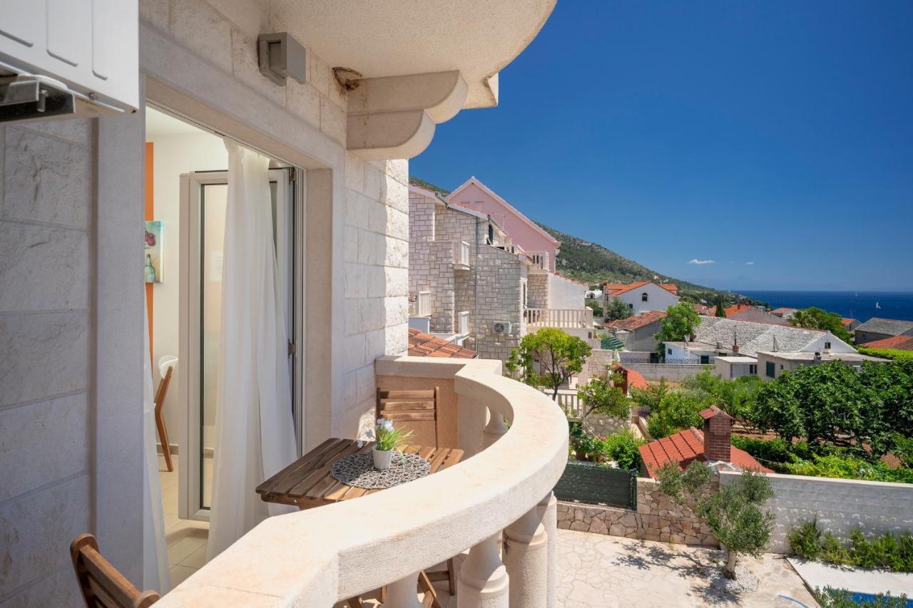 Hektorovic Poolside Apartments Bol Bagian luar foto