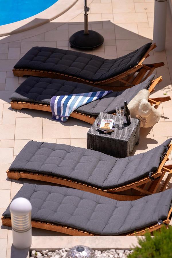 Hektorovic Poolside Apartments Bol Bagian luar foto