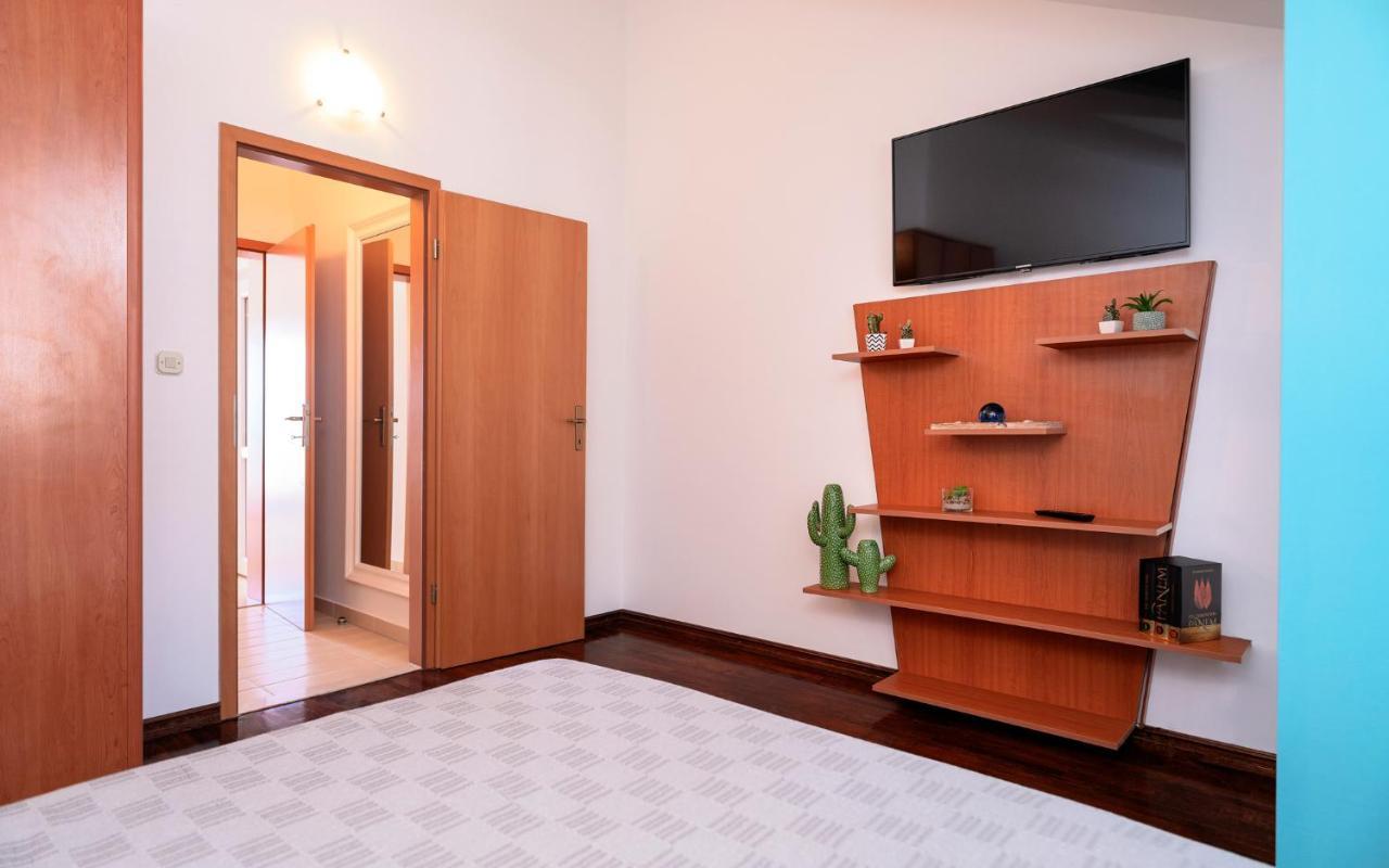 Hektorovic Poolside Apartments Bol Bagian luar foto