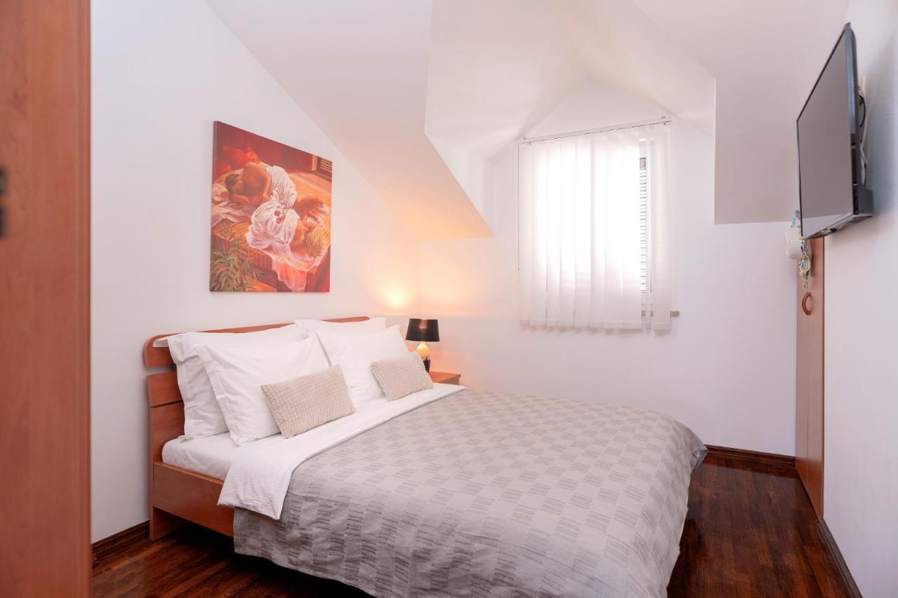 Hektorovic Poolside Apartments Bol Bagian luar foto