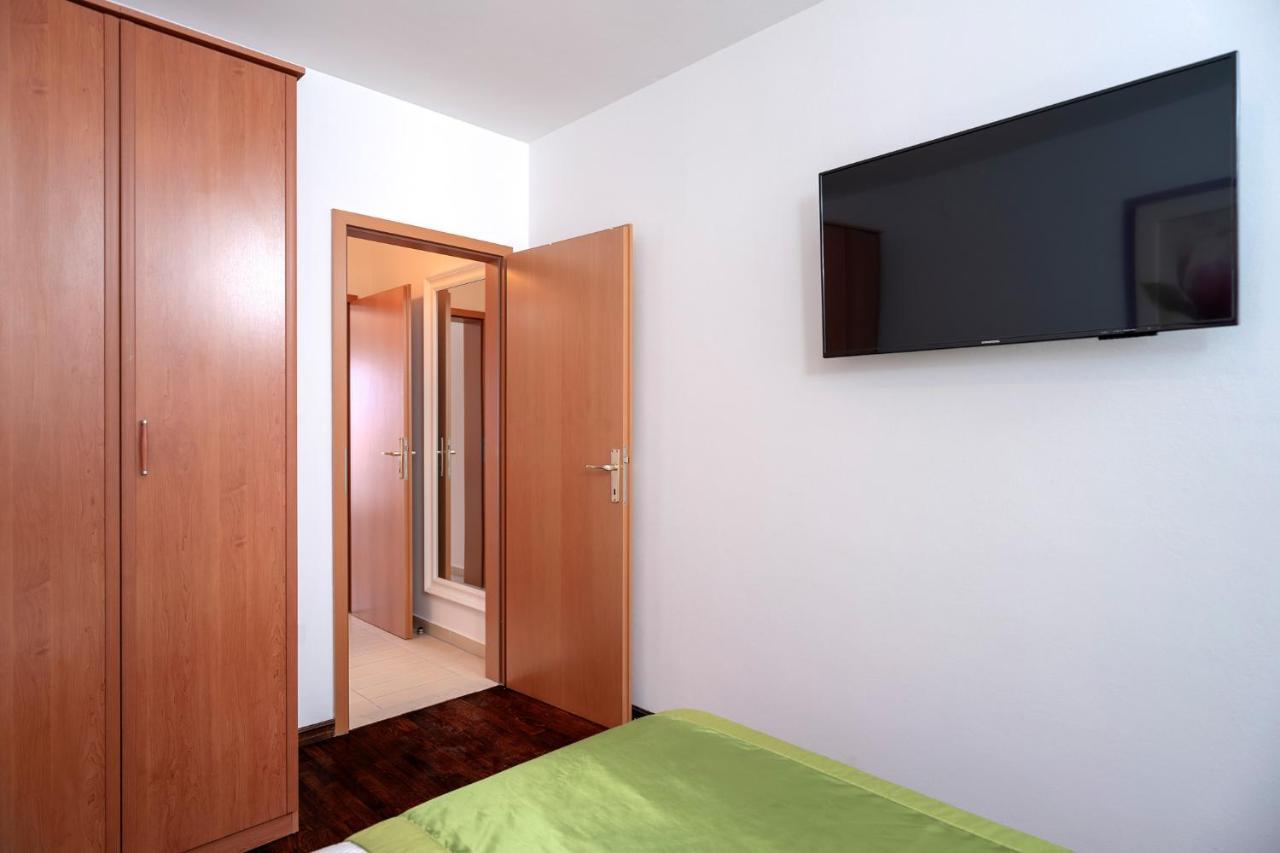 Hektorovic Poolside Apartments Bol Bagian luar foto