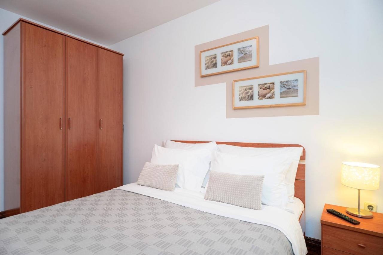 Hektorovic Poolside Apartments Bol Bagian luar foto