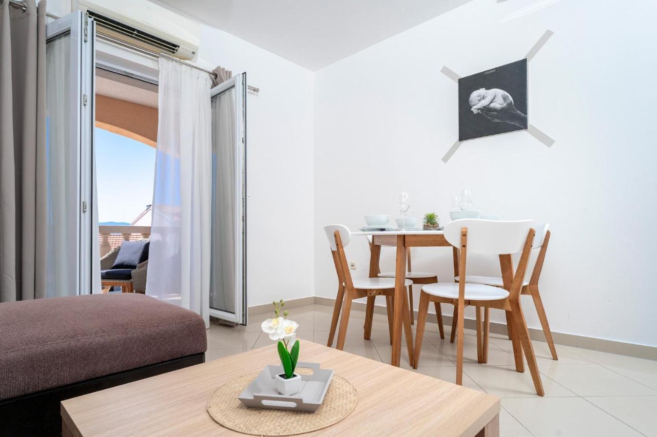 Hektorovic Poolside Apartments Bol Bagian luar foto