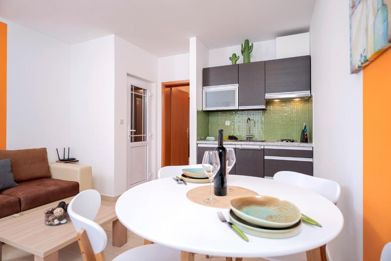 Hektorovic Poolside Apartments Bol Bagian luar foto