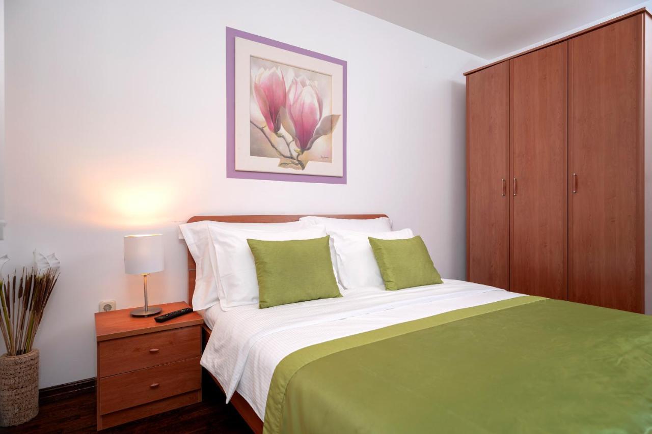 Hektorovic Poolside Apartments Bol Bagian luar foto